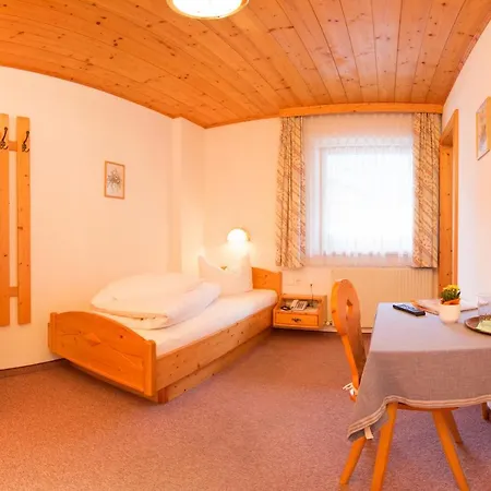 Haus Elisabeth Alojamento de Acomodação e Pequeno-almoço Neustift im Stubaital